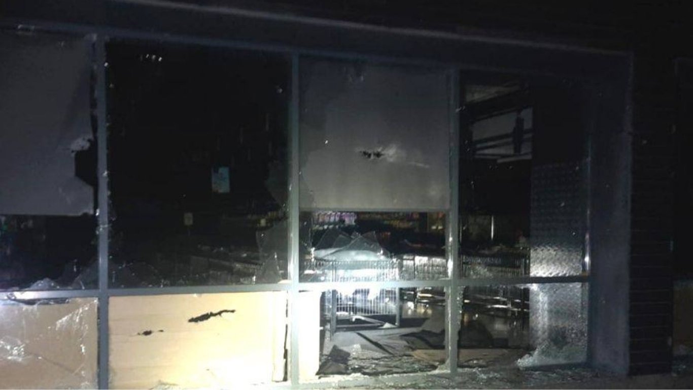 Окупанти двічі обстріляли Нікопольщину з важкої артилерії: пошкоджені цивільні будівлі