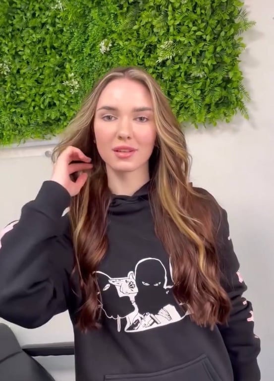 Легкий блонд у стилі 70-х має природний вигляд