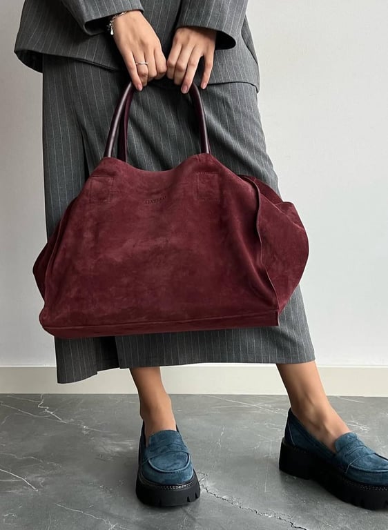 Замшева сумка в числі фаворитів цього року