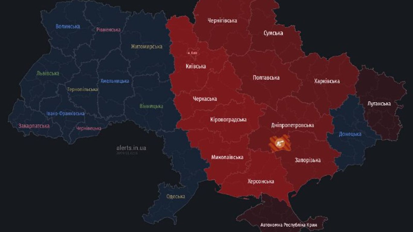 В Україні триває повітряна тривога: куди прямують безпілотники