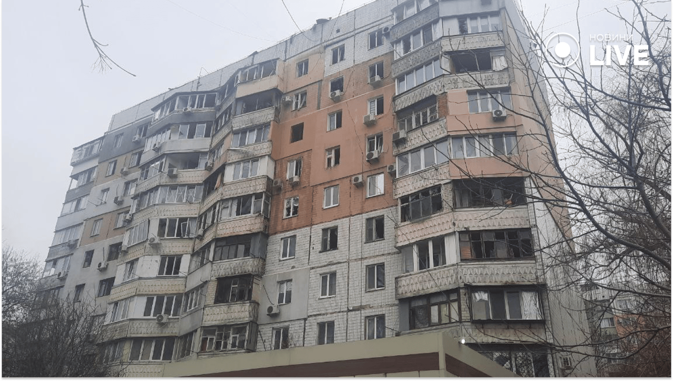 Наслідки влучання дрона у будинок. Фото: Новини.LIVE/ Катерина Долженко