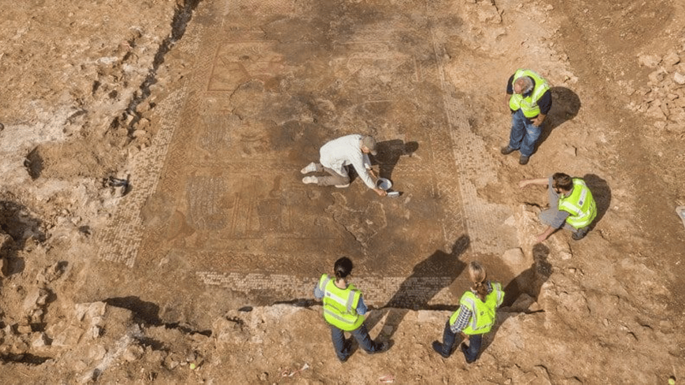 Археологи откопали Медузу с волосами из змей – жуткая находка