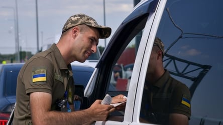 Виїзд чоловіків за кордон — які документи потрібно мати з 1 серпня - 290x166