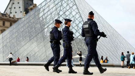 Пограбування Лувру — серед п'ятьох заарештованих є спецназівець - 285x160