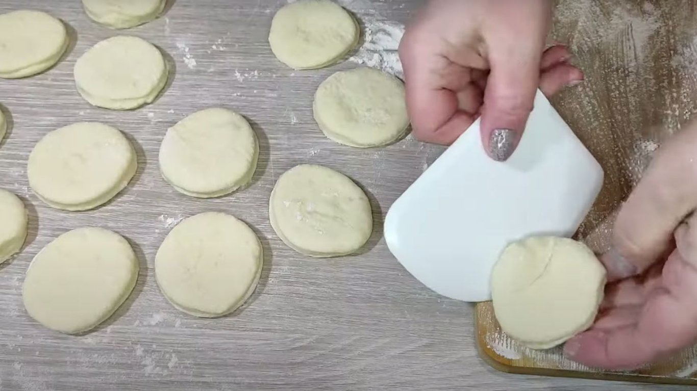 ліниві пиріжки на картопляному пюре тісто легке