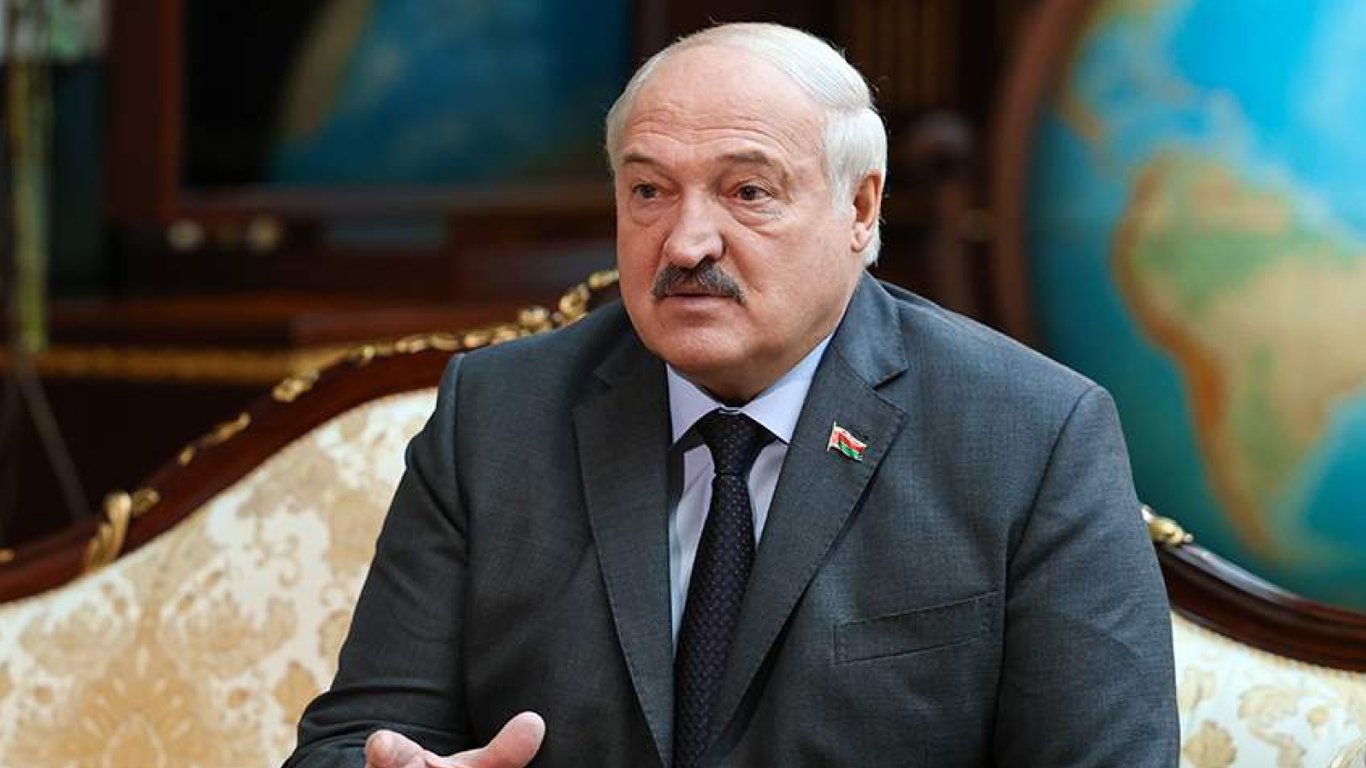 Лукашенко устроил истерику из-за поставок Украине британских снарядов