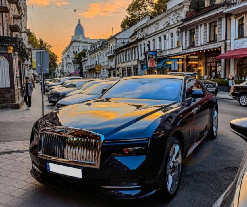 Авто за пів мільйона доларів — у центрі Одеси помітили Rolls-Royce - фото 2