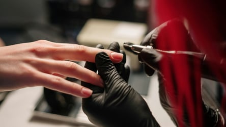 Поход на маникюр и в парикмахерскую — на что имеют право клиенты - 285x160