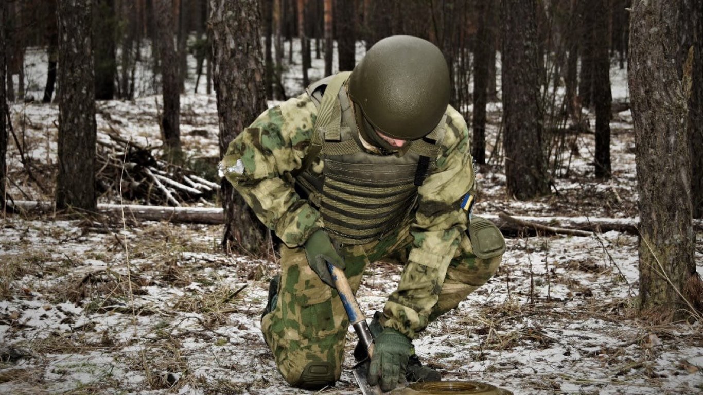 Оборона Києва — сапери  мінують шляхи можливого висування ворога