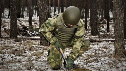 Готовы дать отпор врагу: в Киевской области минируют дороги и лесополосы - 285x160