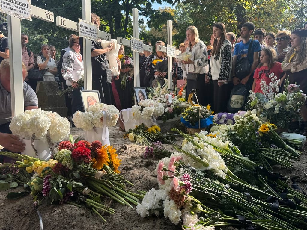 Поховання родини Базилевичів. Фото: Новини.LIVE