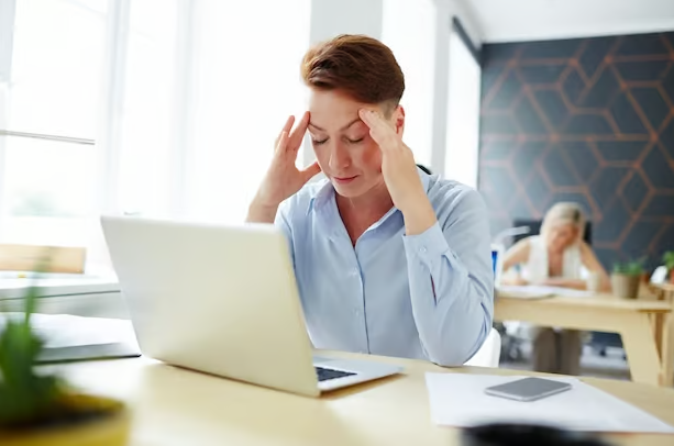 женщина плохо чувствует себя