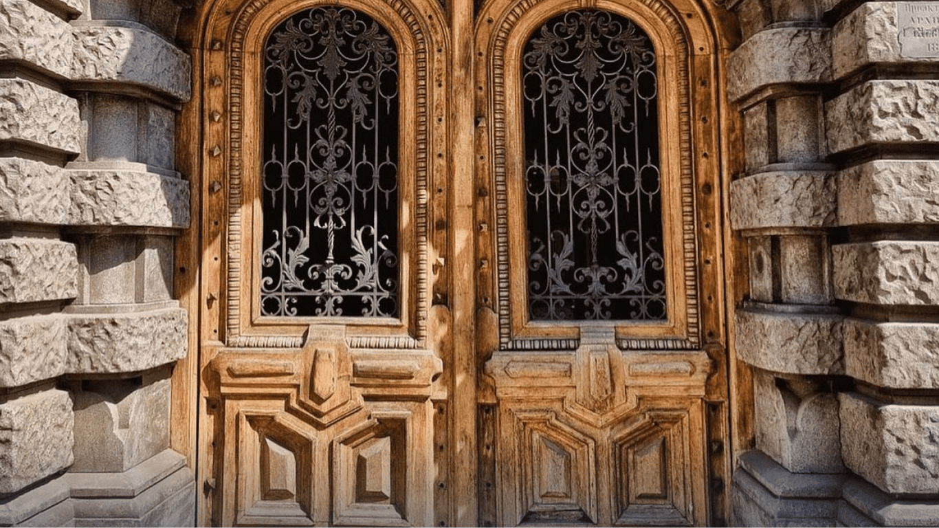 Одесити можуть залишити заявку на реставрацію старовинних дверей