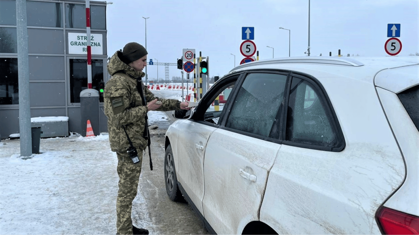 Очереди на границе Украины 22 февраля — какая ситуация на дорогах и КПП