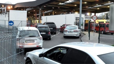 Трассы на Одесчине погрязли в пробках: выезд в Молдову затруднен - 290x166