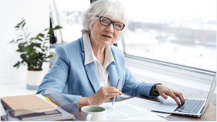 Пенсия и зарплата — кому запрещено получать одновременно - 285x160