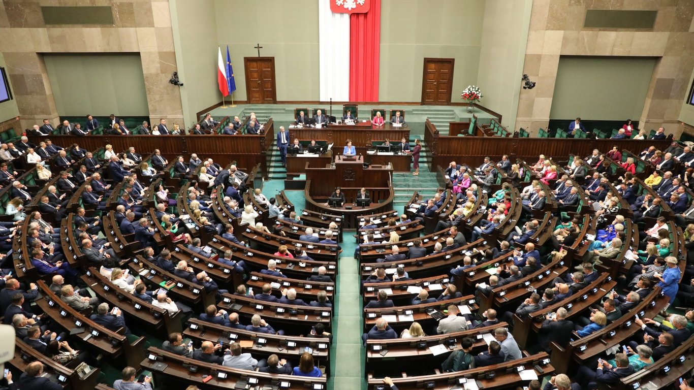 Парламент Польщі відправив уряд премʼєра Моравецького у відставку