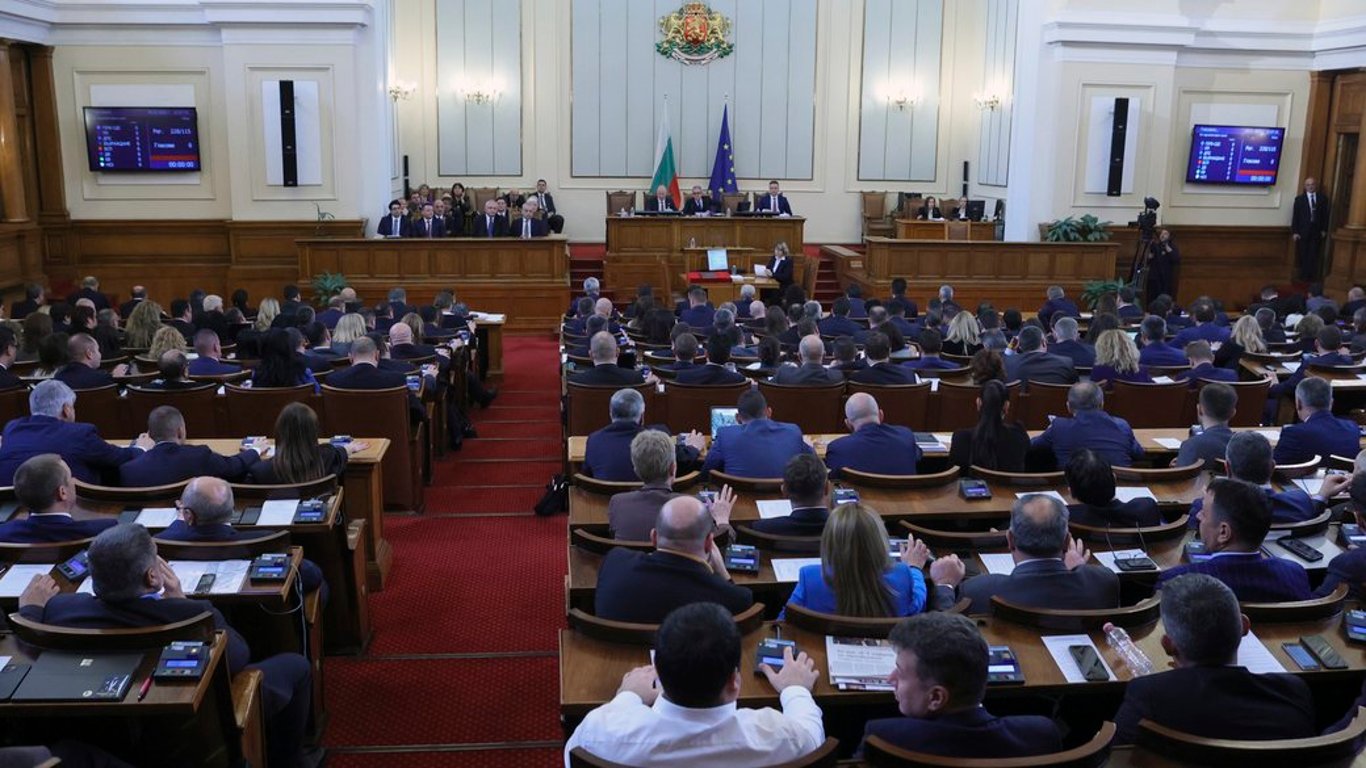 Парламент Болгарии преодолел вето президента на БТРы для Украины