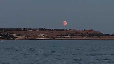 Затмение Луны над Украиной — ученые об уникальном явлении - 285x160