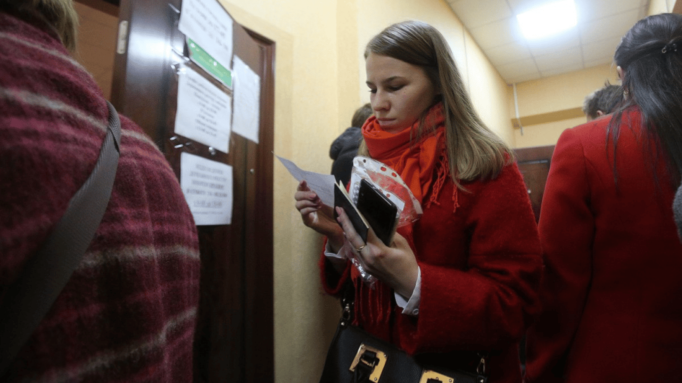 Получение паспорта гражданина Украины за границей закрепили законом
