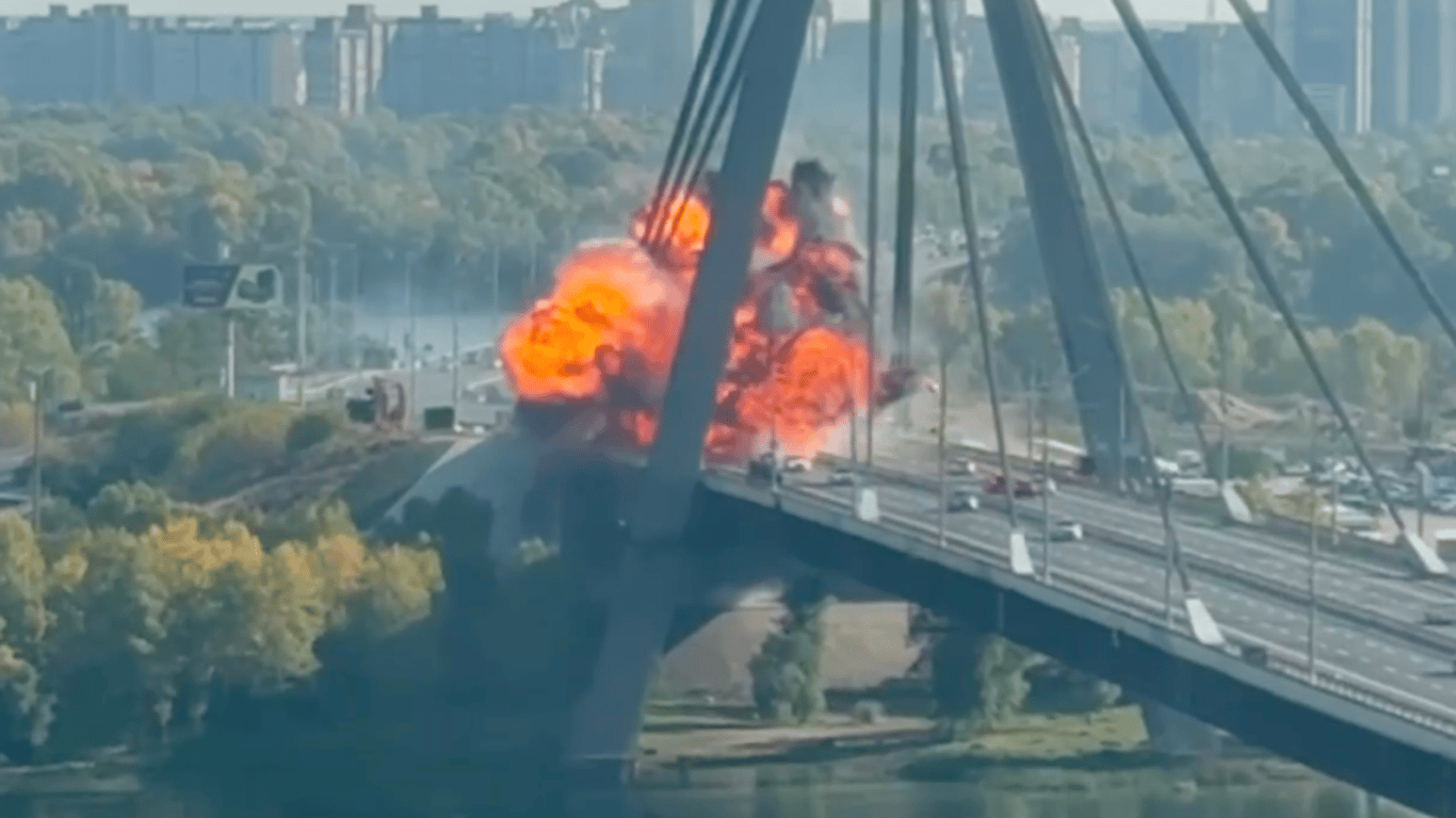 Росія знову вдарила по Північному мосту в Києві