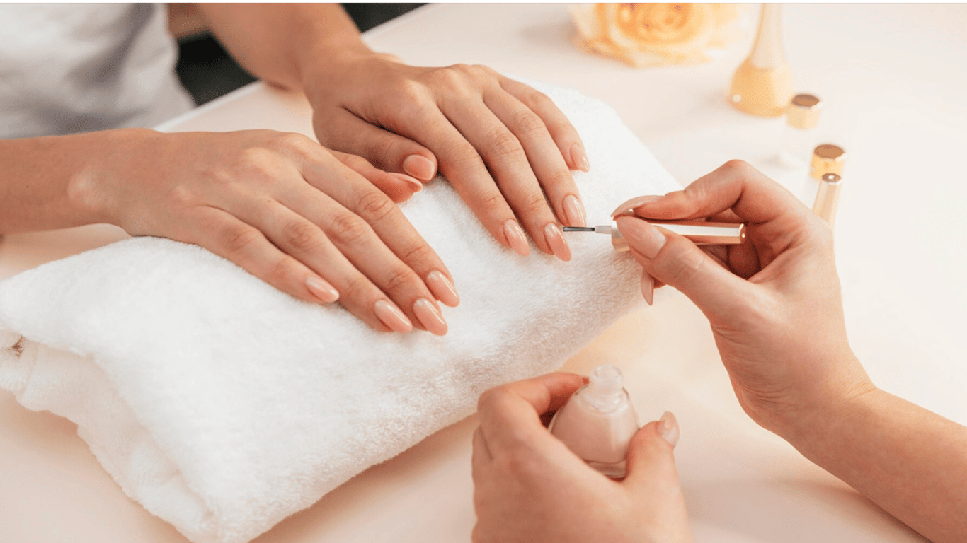 Маникюр, освежающий руки: почему стоит попробовать персиковый: почему стоит попробовать персиковый