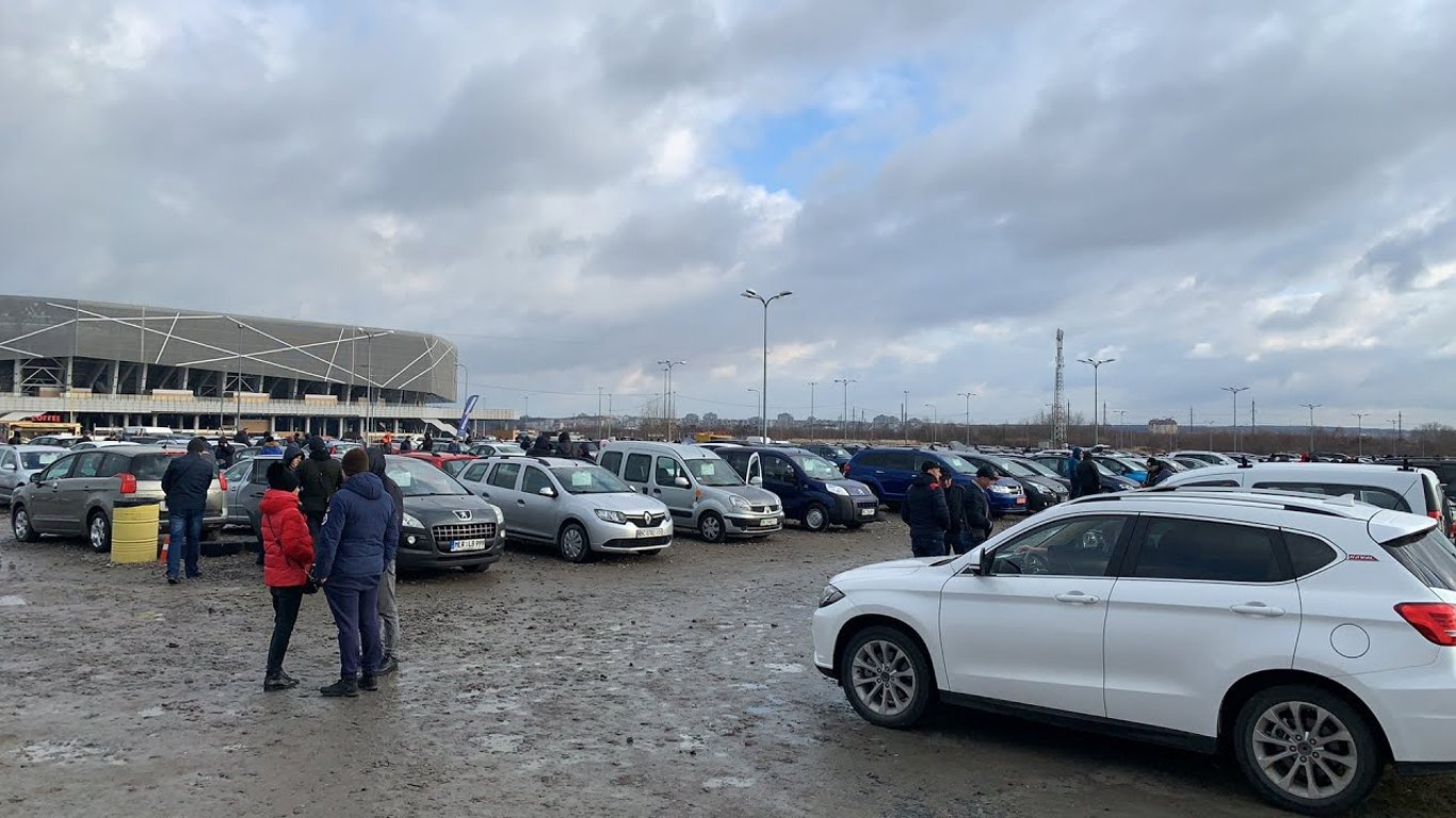 Вживані автомобілі в Україні — чому знизилися ціни