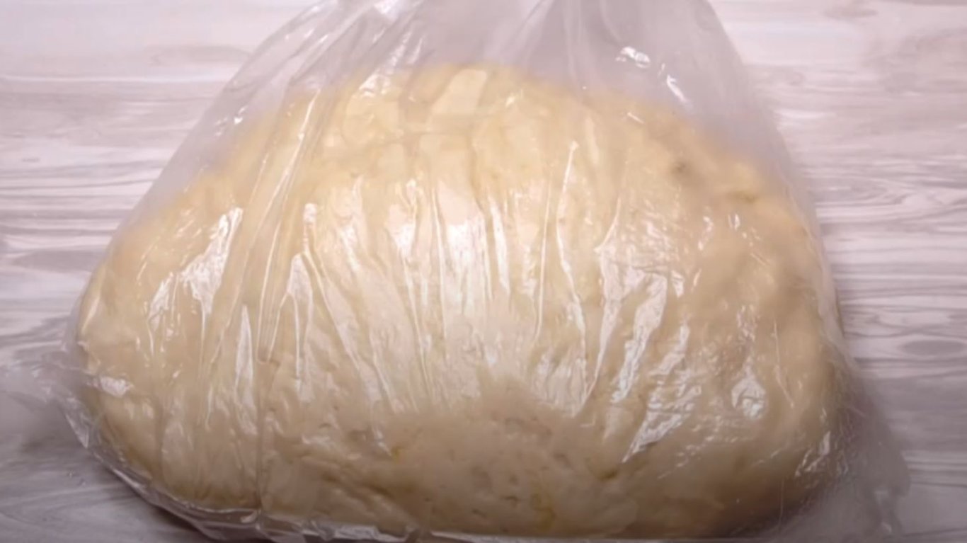 пухкі пиріжки з начинкою на пательні