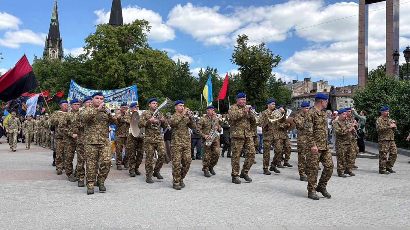 Во Львове в День Героев состоялся марш памяти украинских защитников