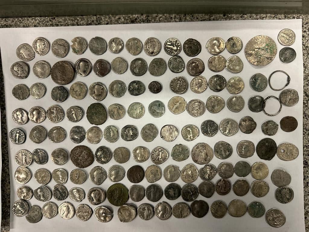 Вилучені монти правоохоронцями. Фото: Держприкордонслужба