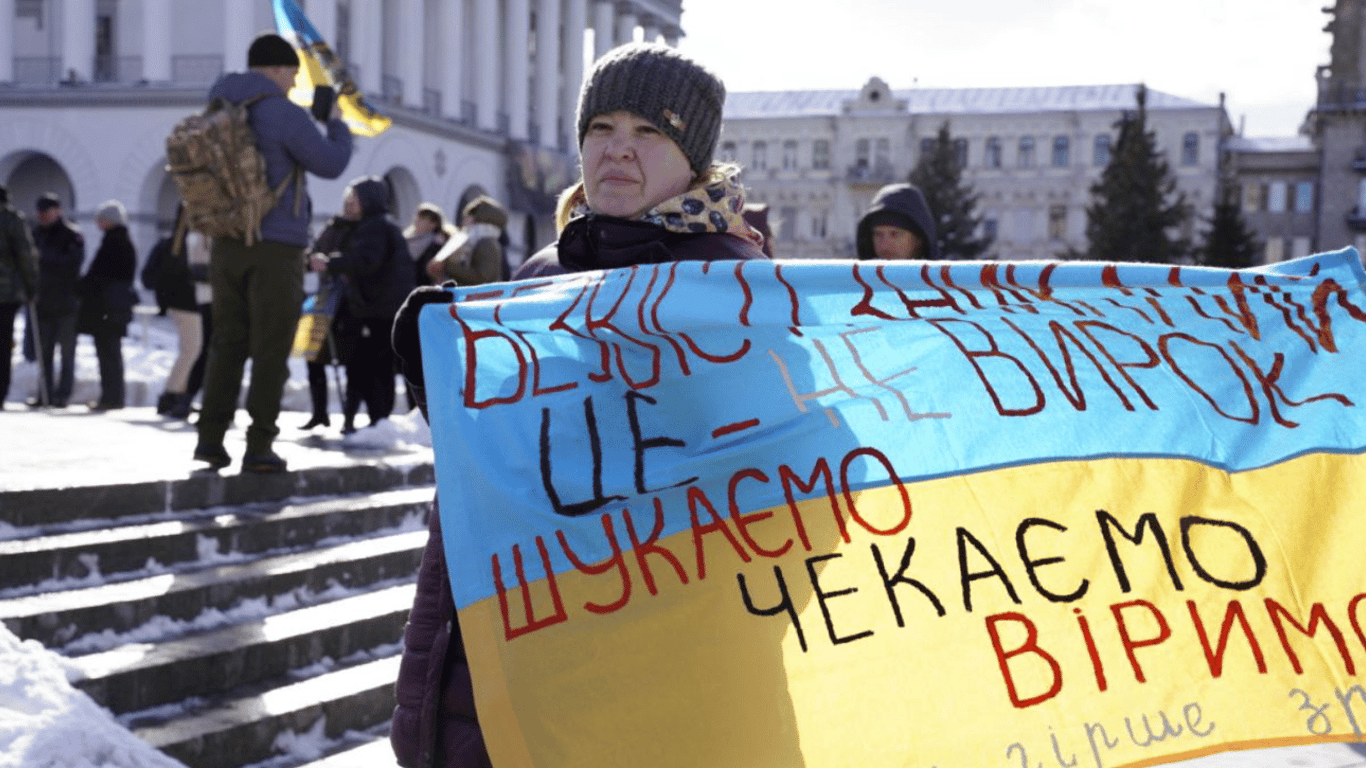 В Киеве на Майдане Независимости состоялась акция в поддержку военнопленных — фоторепортаж