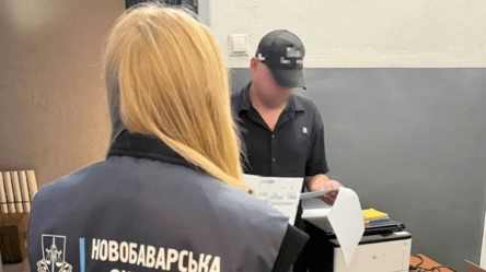 У Харкові ексспівробітник ТЦК знімав з розшуку за 4,5 тис. дол - 290x166