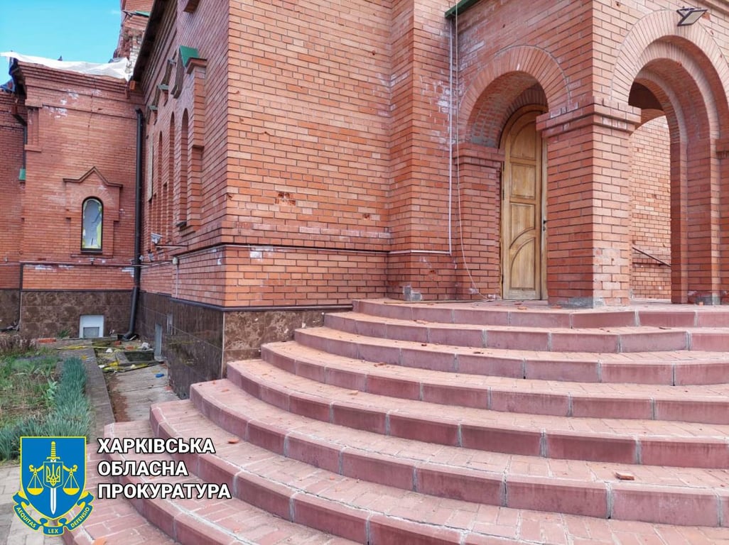 Наслідки російського обстрілу Вовчанська 18 квітня