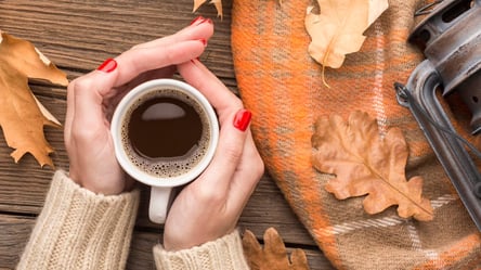 October 2025 nail trends — colors that boost confidence - 285x160