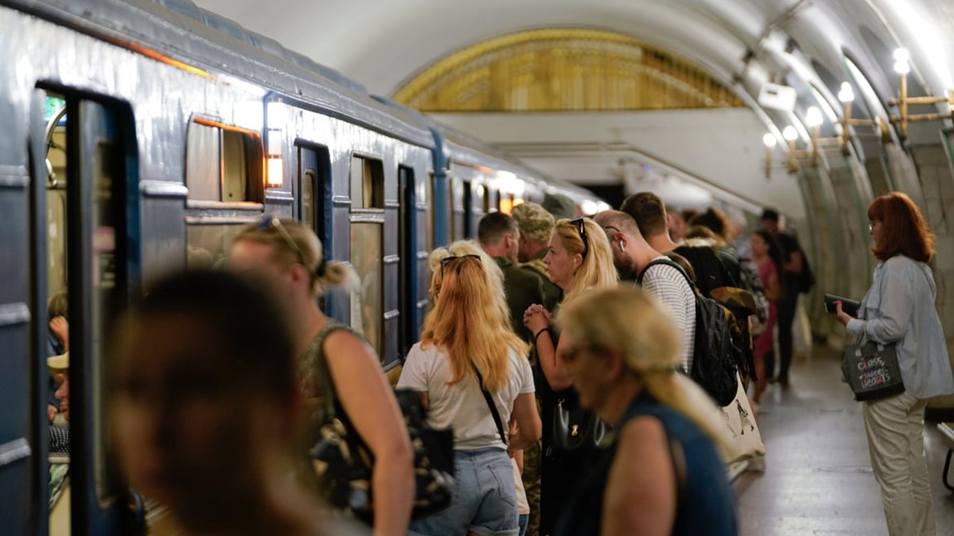 Чому закриті станції метро на синій гілці сьогодні, 6 листопада