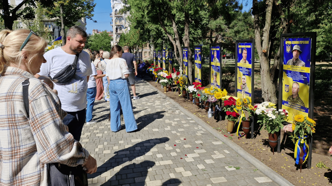 В Одесі Алею Героїв поповнили ще 48 іменами захисників