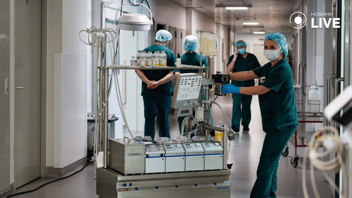 Лікарі під час роботи