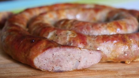 Рецепт домашньої ковбаси на Великдень 2026: знадобиться свинина - 285x160