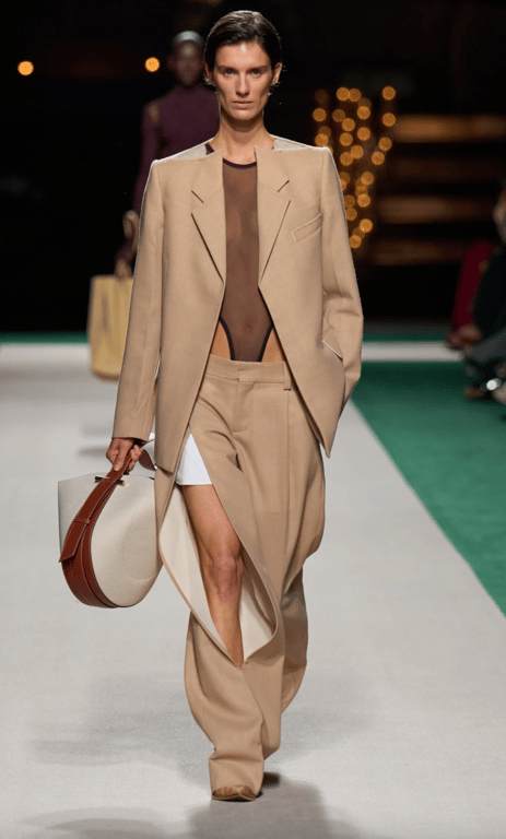 Women's costumes of unusual style are in fashion