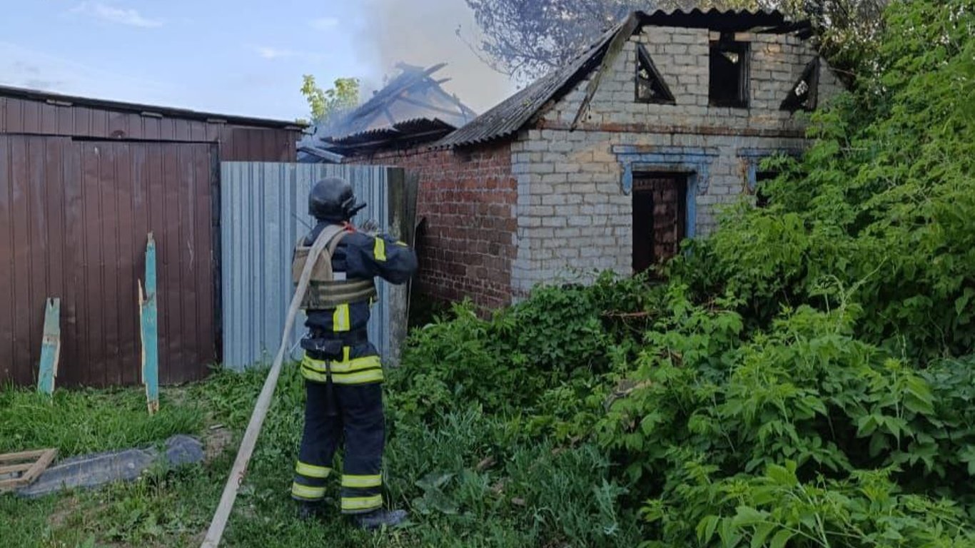 На Харківщині через обстріли горіли три громади — деталі від ДСНС