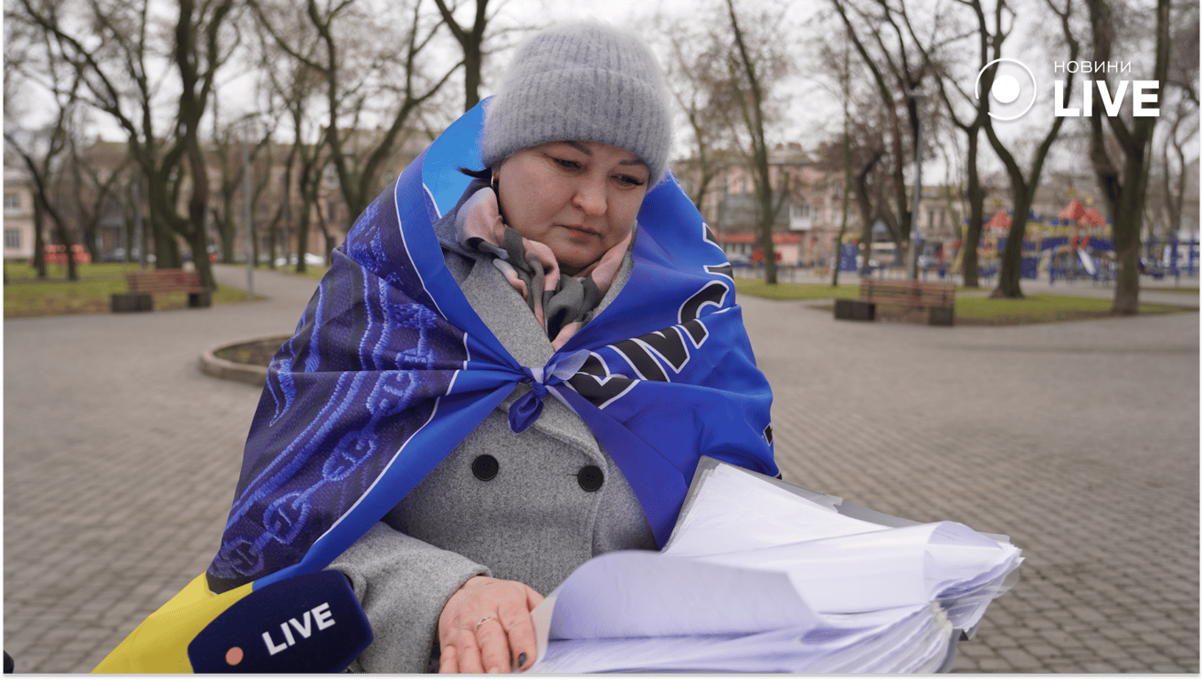 Ірпина показує листи звернення