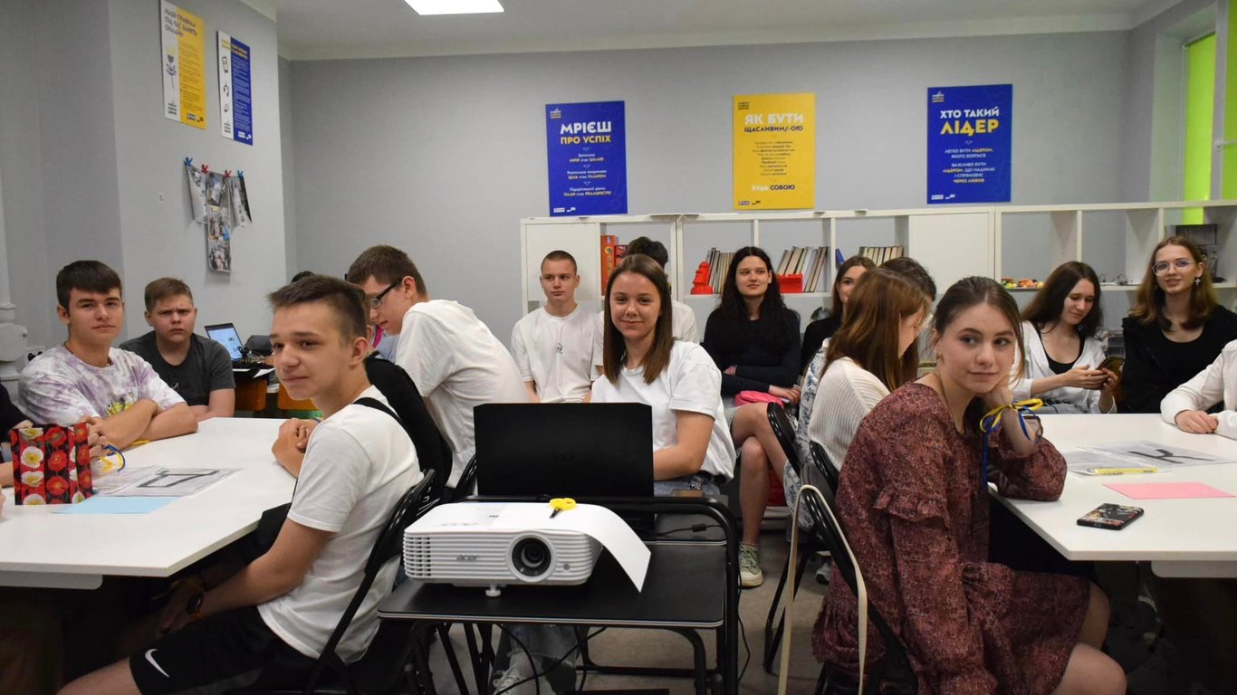 В Миколаєві відкрили п'ять цифрових освітніх центрів для школярів