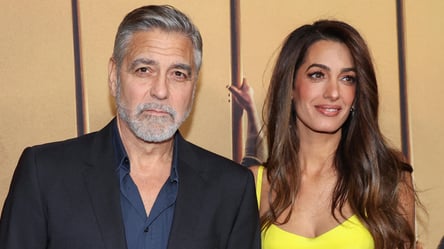 Елегантна дружина Джорджа Клуні приголомшила яскравою сукнею на червоній доріжці - 285x160