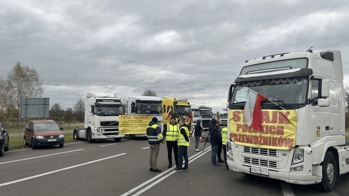 Забастовка перевозчиков на границе — польские фермеры решили присоединиться к протесту