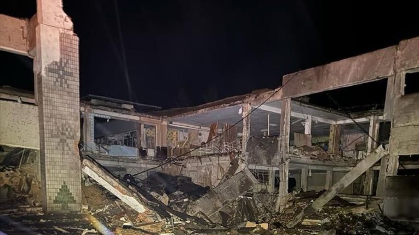 Разрушены школа и детсад — россияне обстреляли Курахово в Донецкой области