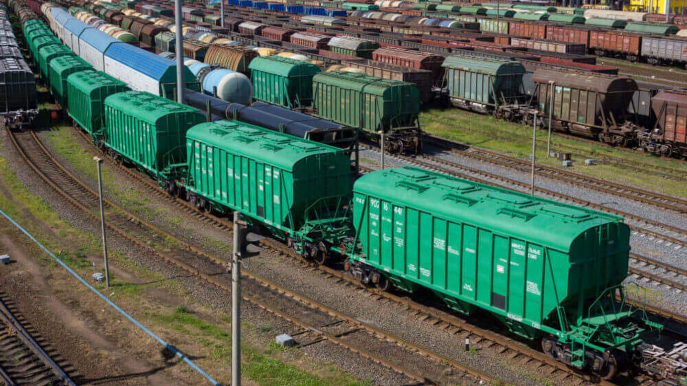 Опасные развлечения: в Одесской области дети играли на железной дороге