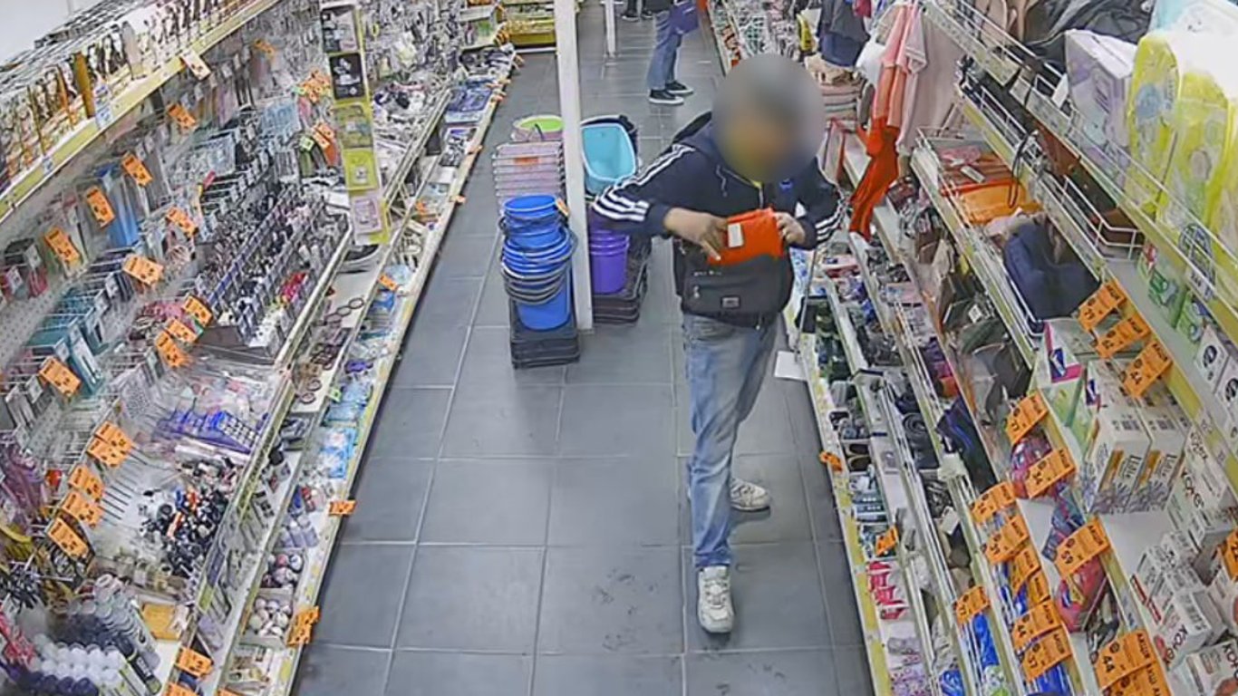 На Харківщині спіймали чоловіка, який вісім разів обікрав місцеві магазини