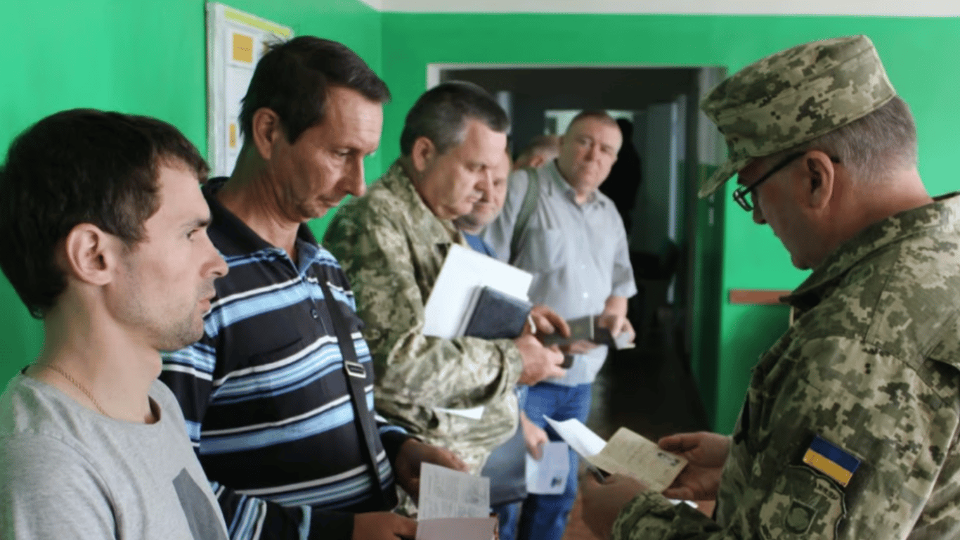 Хто не підлягає бронюванню від служби у ЗСУ