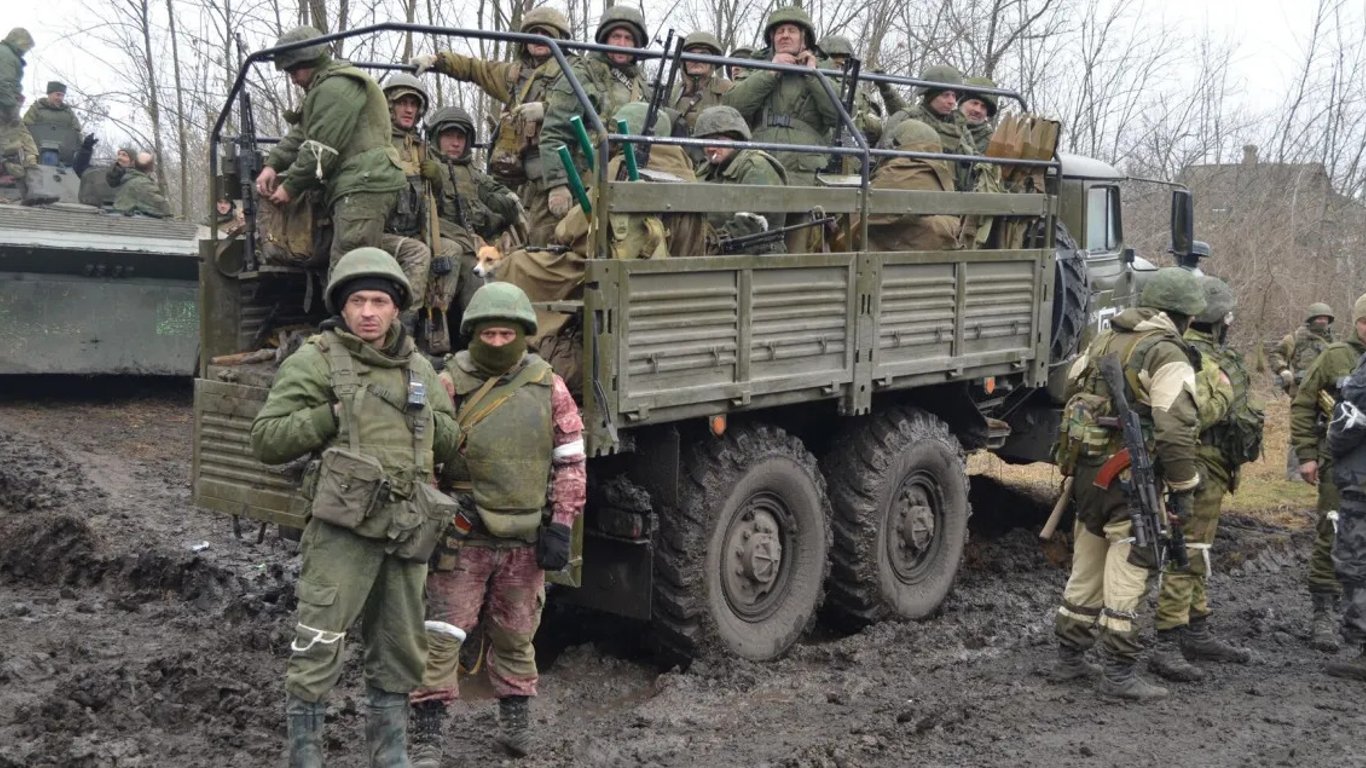 Російських військових заманюють на війну великими зарплатами