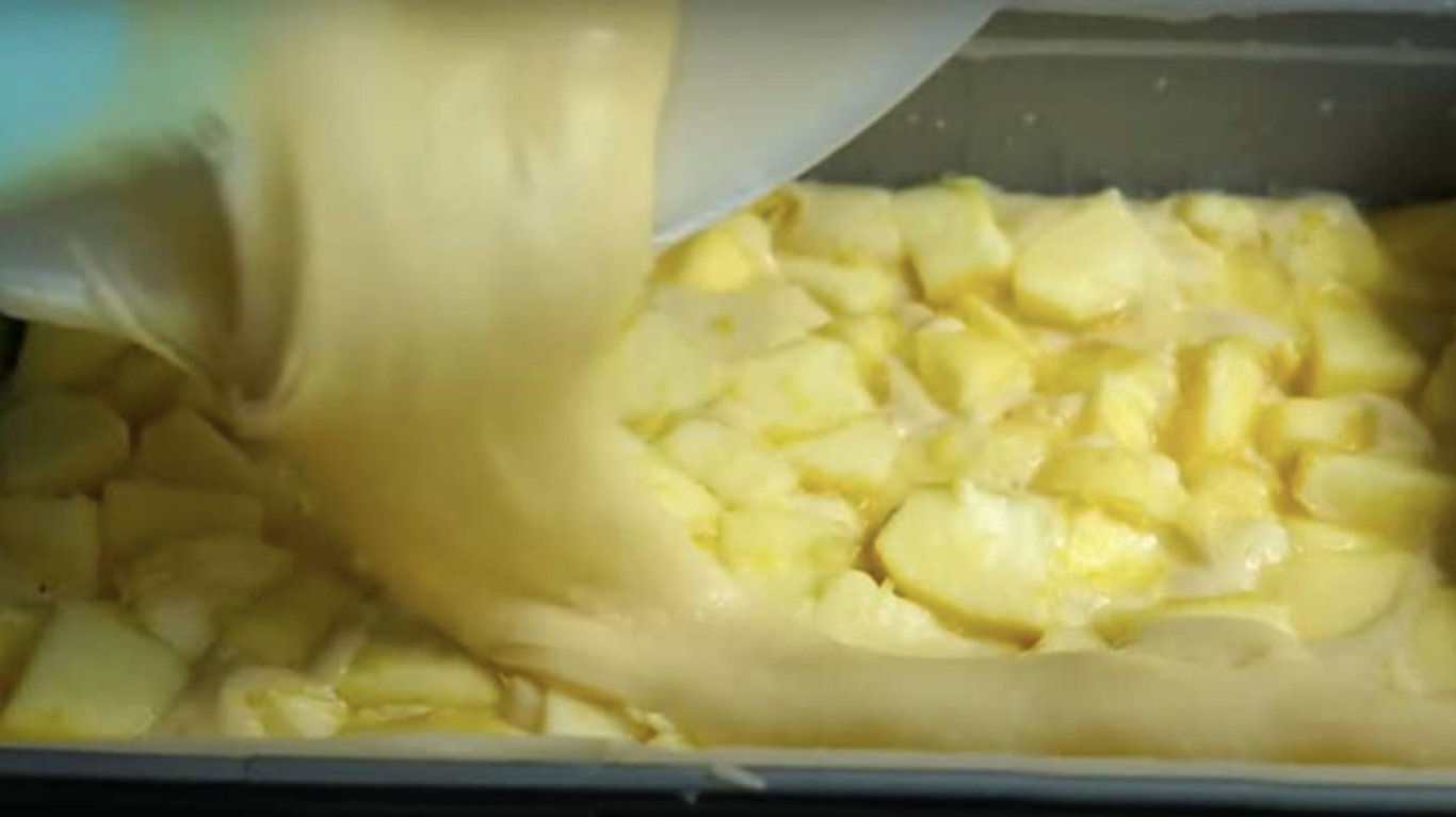 простий рецепт яблучного пирога 